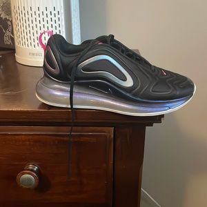 New Nike Air max 720 BLACK/WHITE-LASER FUCHSIA